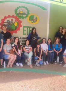 Estudantes das Escolas do Campo de Três Passos participam do Dia de Campo da ETEC