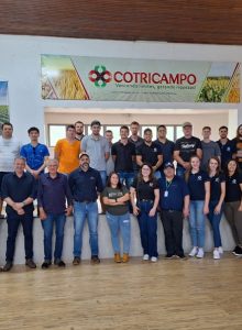 Estudantes de Agronomia da Uergs realizaram visita de estudos à Cotricampo