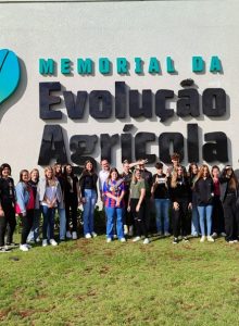 Jovens Aprendizes do Campo da Cotricampo conheceram o Memorial da Evolução Agrícola