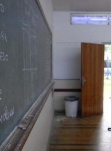 Em 2025, alunos da rede estadual poderão passar mesmo reprovando em quatro matérias