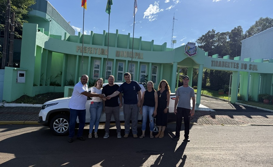 Novo veículo reforça a frota da Secretaria Municipal de Saúde de Tiradentes do Sul