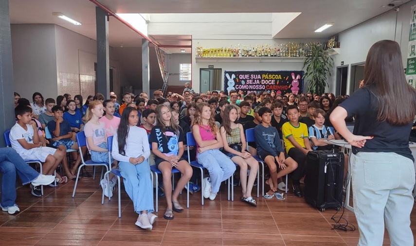 Ciclo de palestras aborda violência contra a mulher nas escolas municipais de Três Passos