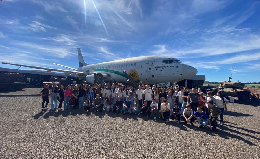 Escolas municipais de Esperança do Sul visitam o Museu Militar em Panambi