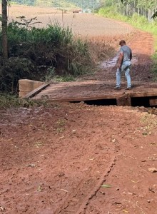 Chuva intensa causa danos em pontes e estradas em Tiradentes do Sul