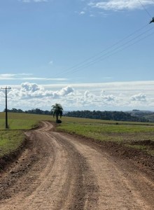 Secretaria de Obras e Viação segue trabalhando na recuperação das estradas em Tiradentes do Sul