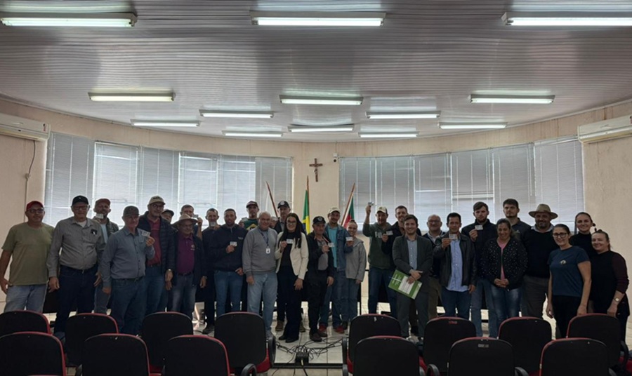 Entrega dos cartões do Programa Terra Forte em Tiradentes do Sul