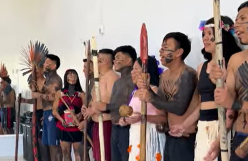 Apresentação cultural indígena nas escolas municipais de Esperança do Sul