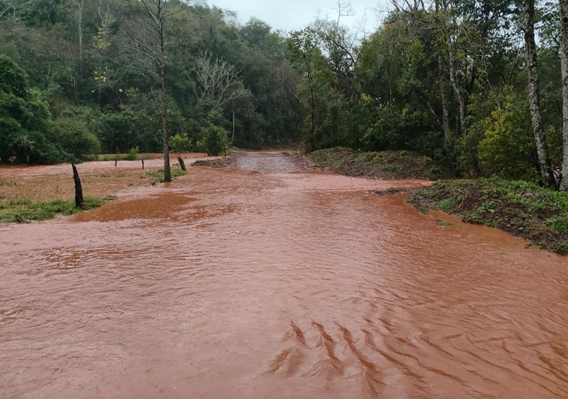 Defesa Civil de Tiradentes do Sul informa sobre o grande volume de chuva no município