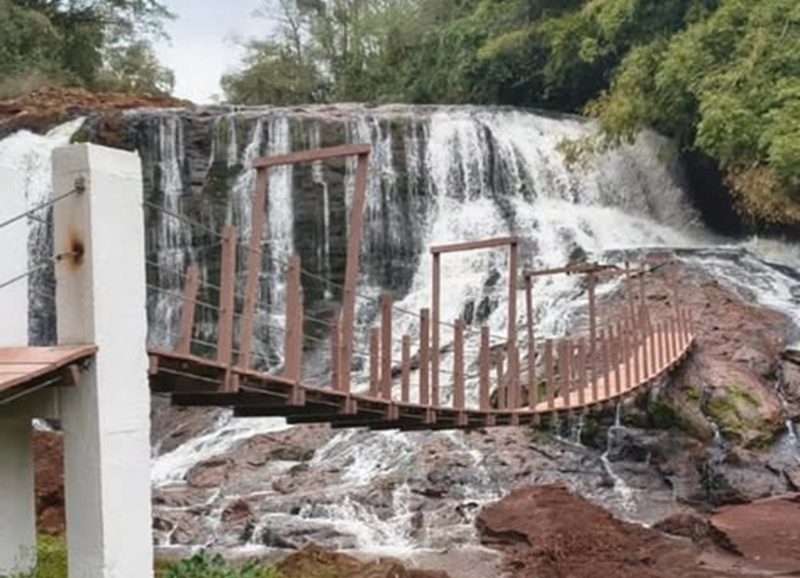 Reconstrução da ponte pênsil do Balneário Cascata é concluída em Humaitá