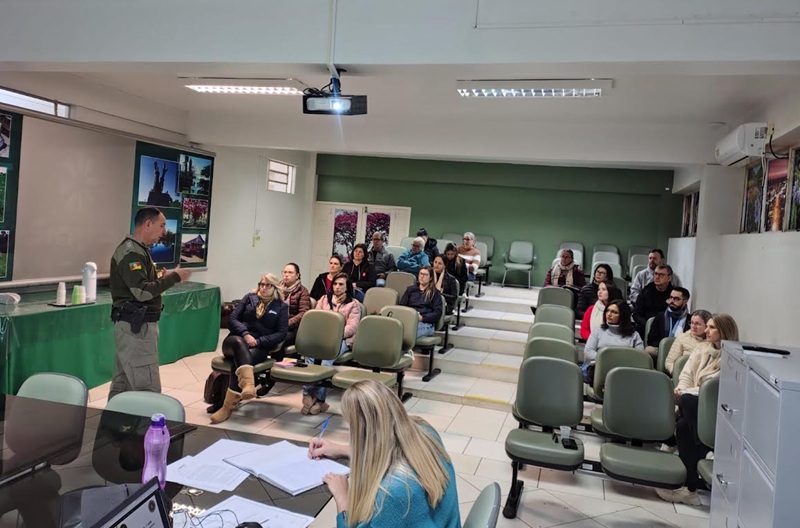 Reunião busca fortalecer ações de proteção e permanência dos estudantes em Três Passos