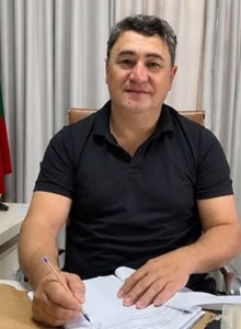Prefeito assina a homologação para a construção de 20 casas em Esperança do Sul