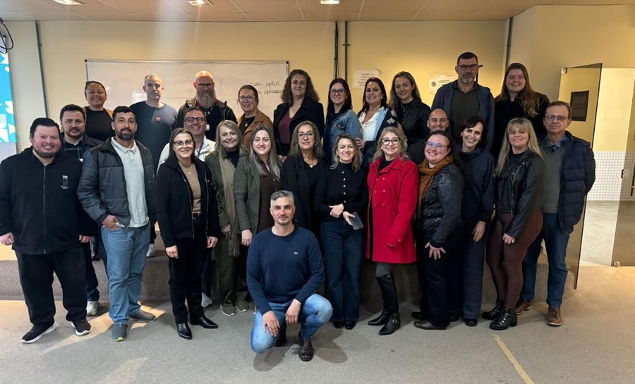 Polo Universitário de Três Passos participa de encontro de coordenadores da UAB na UFPel
