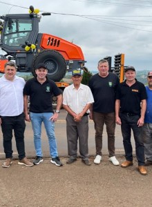 Município de Esperança do Sul recebe novo rolo compactador para reforçar a frota