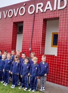 Uniformes escolares são entregues às escolas municipais em Tiradentes do Sul