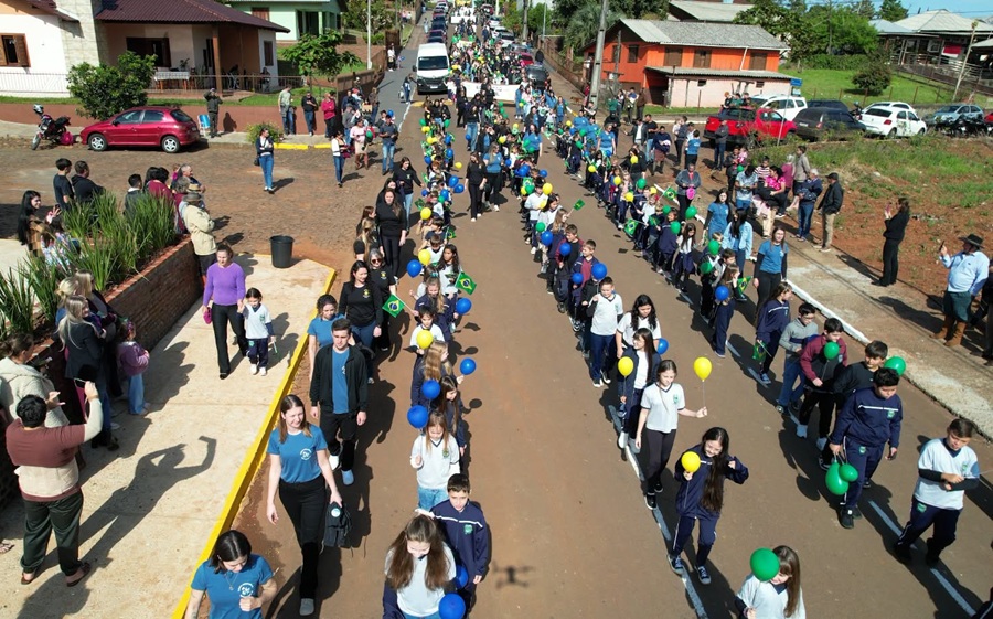 Desfile Cívico de Esperança do Sul é marcado por grande participação da comunidade