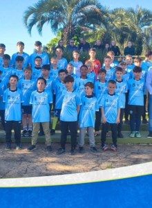 Esporte e saúde: mais de 70 alunos recebem fardamentos de futebol em Humaitá
