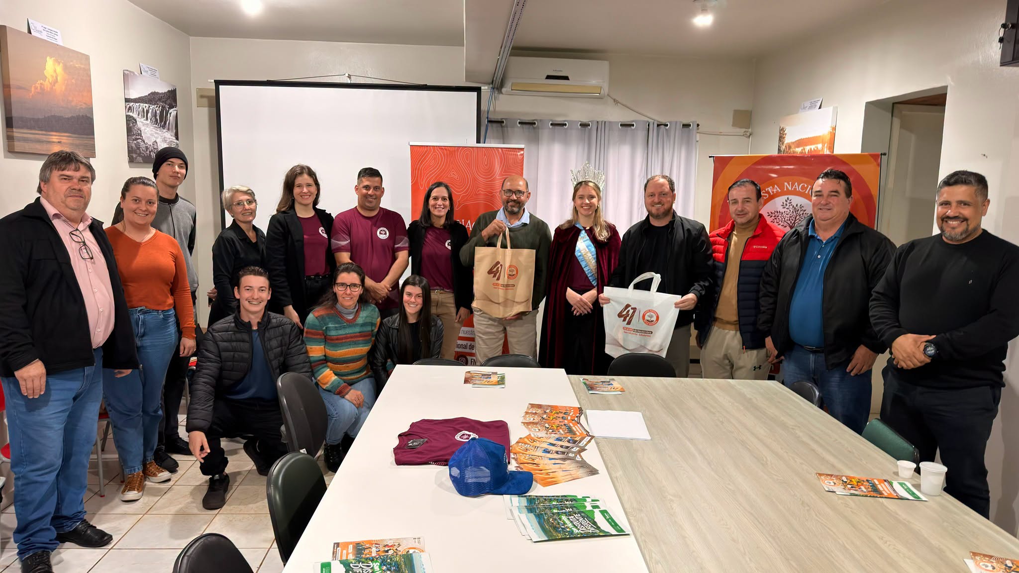 Tiradentes do Sul recebe visita da Comissão da 41ª Festa Nacional da Madeira