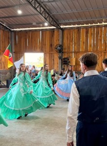 Escolas de Tiradentes do Sul participam da Programação da Semana Farroupilha no RS