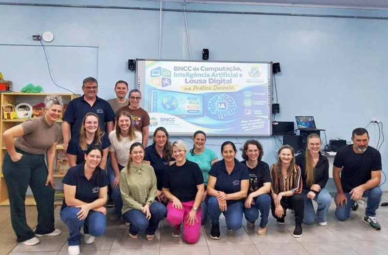 Professores municipais de Três Passos participam de formação sobre tecnologias educacionais e IA