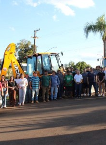Prefeitura de Humaitá recebe duas novas retroescavadeiras e uma Spin