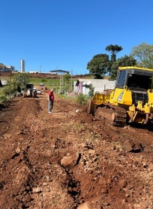 Iniciada terraplanagem para pavimentação da rua Lori Walbring em Esquina Pedrali