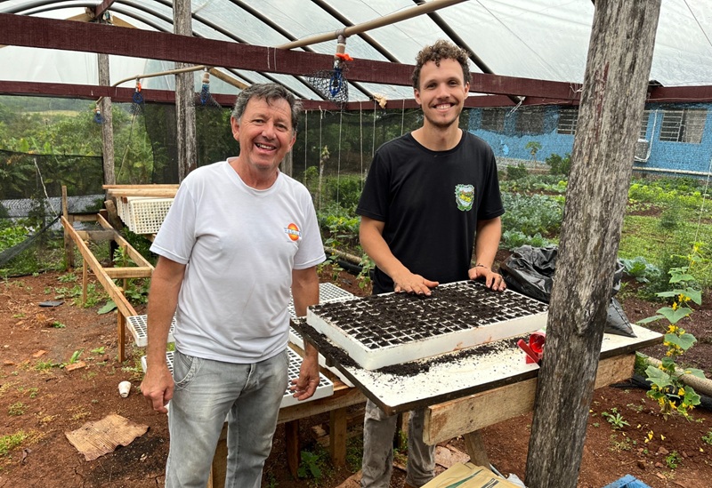 Projeto Horta em Minha Casa amplia produção de mudas na Escola Independência de Esperança do Sul