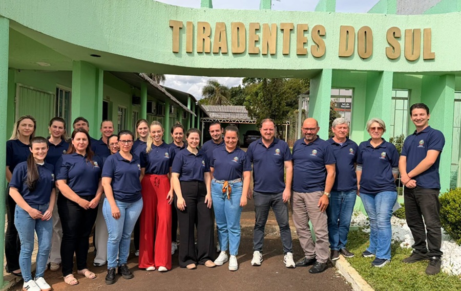 Prefeitura de Tiradentes do Sul homenageia servidores públicos pelo seu dia