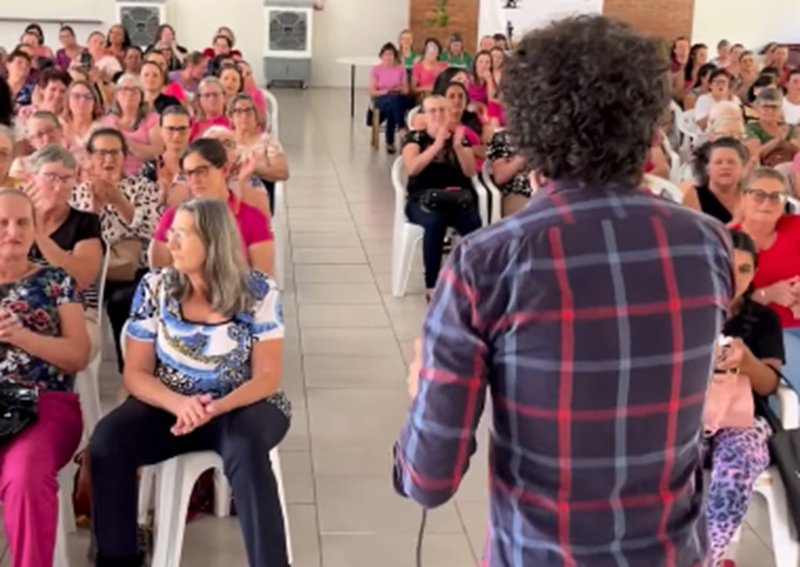 Palestra-show reúne grande público feminino no Centro de Convivência em Esperança do Sul