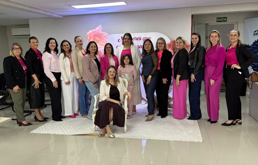 Primeira e segunda damas de Tiradentes do Sul participam de encontro na AMUCELEIRO