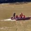 Bombeiros fazem buscas por homem que caiu de barco durante travessia de rio no RS