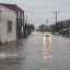 Com chuva, vento e granizo, temporais causam estragos e tiram pessoas de casa no RS